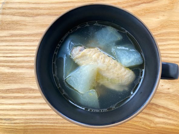 鶏手羽ととうがんのスープ