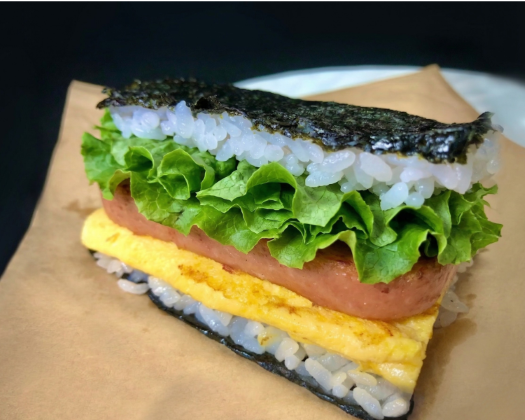 ポーク卵おにぎりにサラダ菜